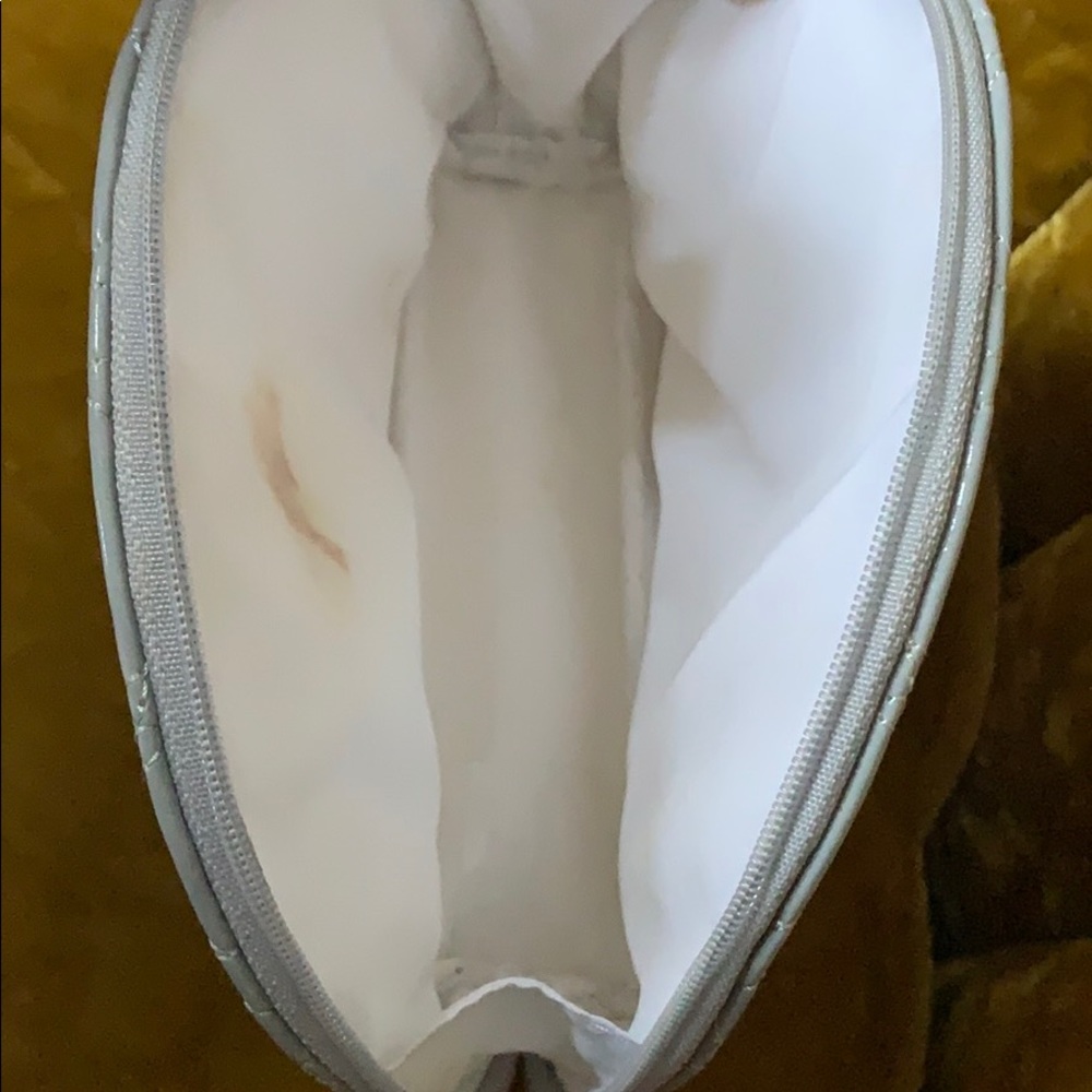 Christian DIOR makeup bag (make an offer!) - Picture 3 of 4